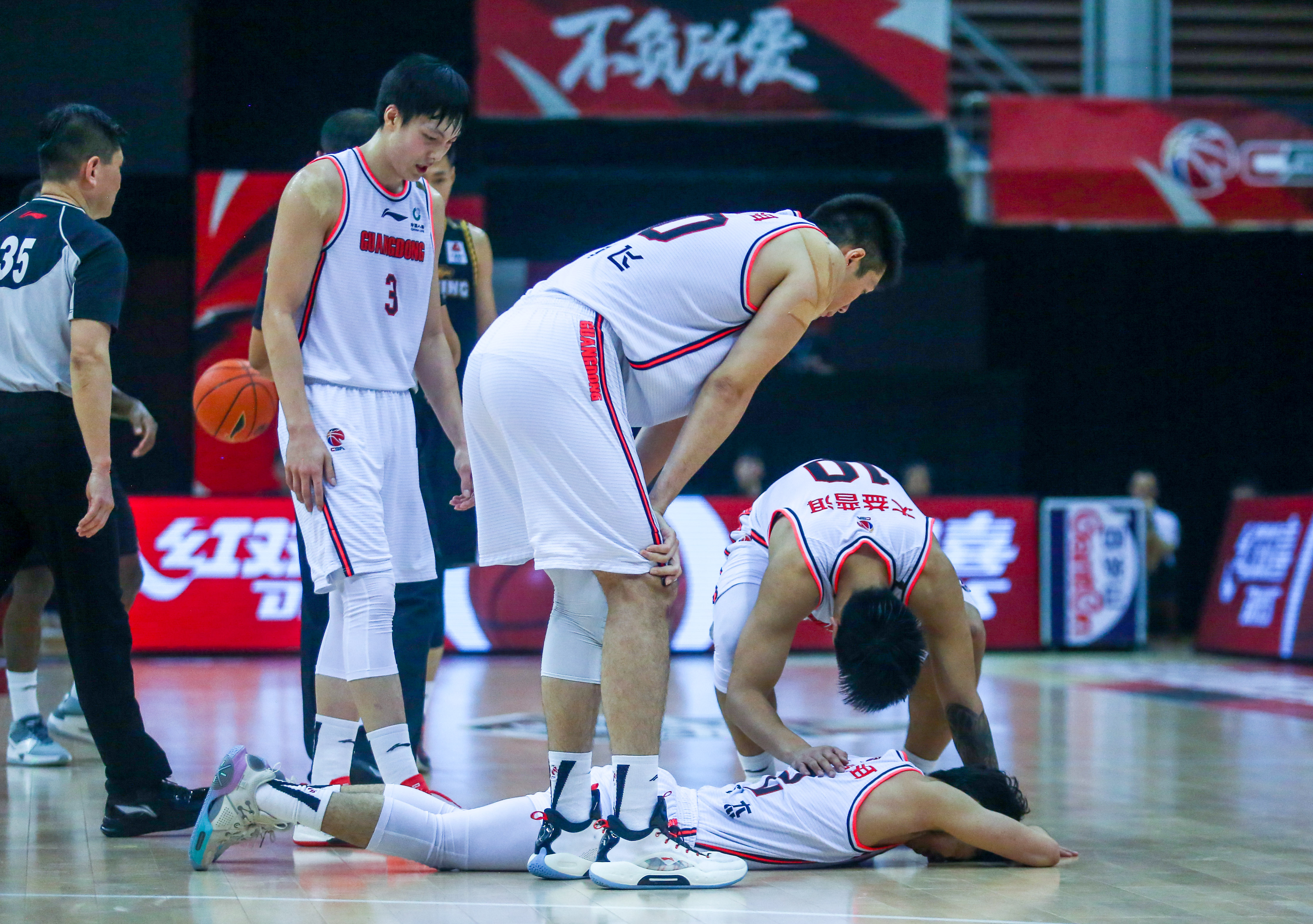 开元官网登录入口包含广厦男篮伤情更新备战中超风云突变山东泰山窗口期完成体检，广州队转会期扳平良机直接炸裂的词条